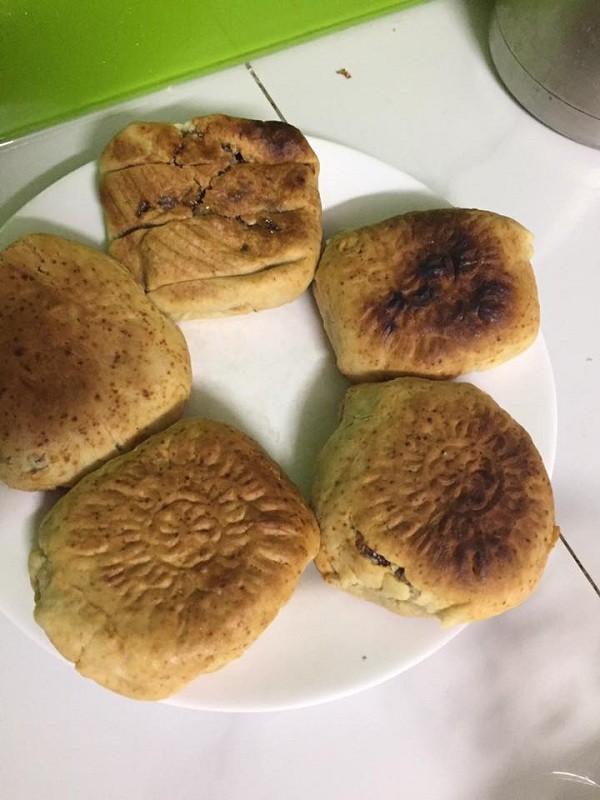 Những "siêu phẩm" bánh trung thu của chị em: Có nhiều người sinh ra không phải để làm bánh ảnh 3