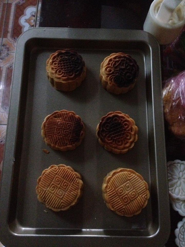 Những "siêu phẩm" bánh trung thu của chị em: Có nhiều người sinh ra không phải để làm bánh ảnh 4