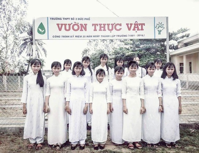 Nhờ "thánh photoshop", anh chàng nhận về nguyên album từ poster phim ma ảnh 7