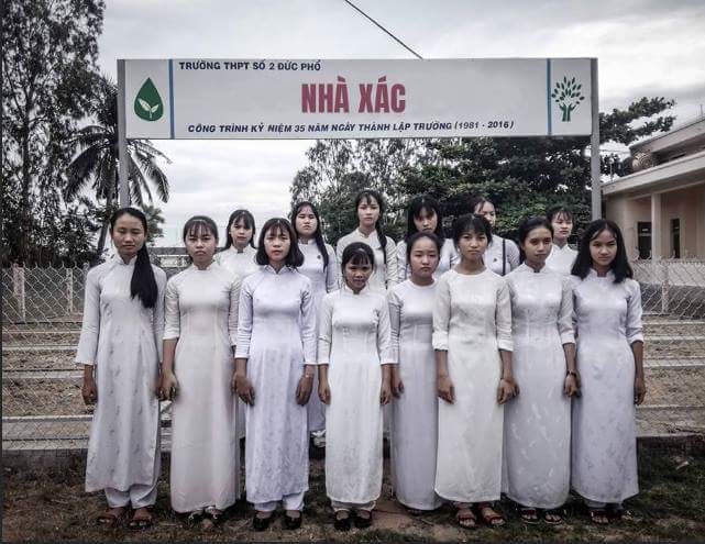 Nhờ "thánh photoshop", anh chàng nhận về nguyên album từ poster phim ma ảnh 8