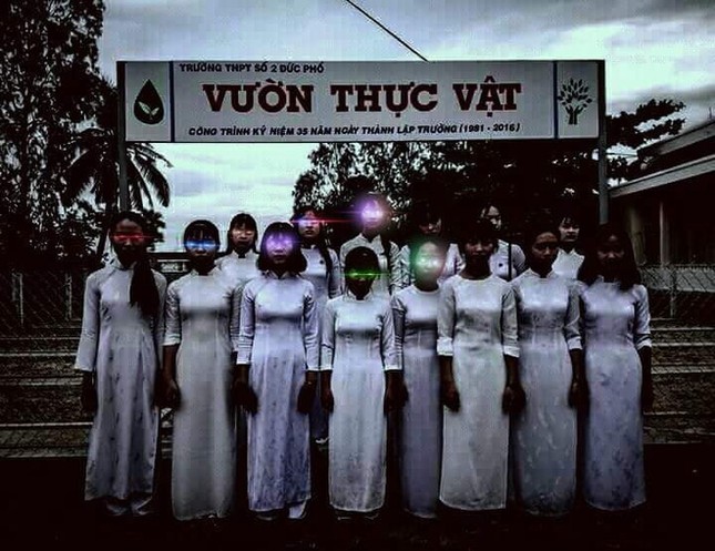 Nhờ "thánh photoshop", anh chàng nhận về nguyên album từ poster phim ma ảnh 9