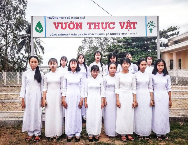 Nhờ "thánh photoshop", anh chàng nhận về nguyên album từ poster phim ma ảnh 2