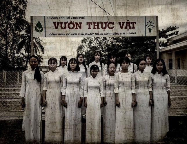 Nhờ "thánh photoshop", anh chàng nhận về nguyên album từ poster phim ma ảnh 3