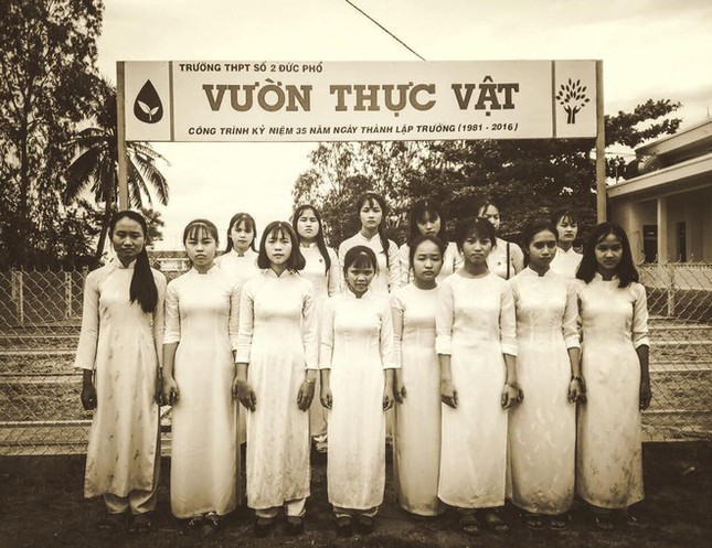 Nhờ "thánh photoshop", anh chàng nhận về nguyên album từ poster phim ma ảnh 4
