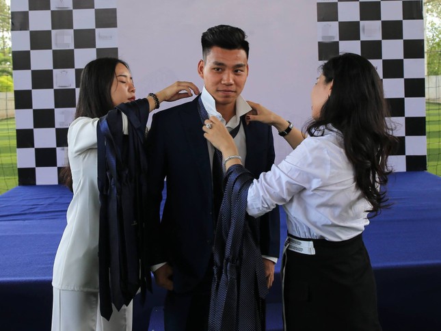 CLB HAGL tung ảnh chụp dàn cầu thủ, dân tình cứ ngỡ boy-band Hàn Quốc sắp debut! ảnh 9
