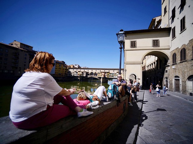 Thành phố Florence của Ý cấm ăn vặt ở khu trung tâm ảnh 1