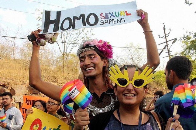 Ấn Độ: chính thức bỏ hình sự hóa đồng tính khỏi luật pháp, cộng đồng LGBT xuống đường ăn mừng ảnh 6