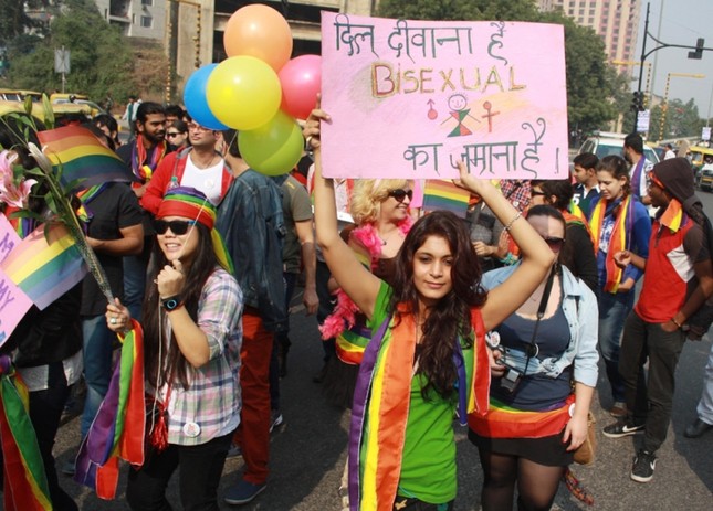 Ấn Độ: chính thức bỏ hình sự hóa đồng tính khỏi luật pháp, cộng đồng LGBT xuống đường ăn mừng ảnh 5