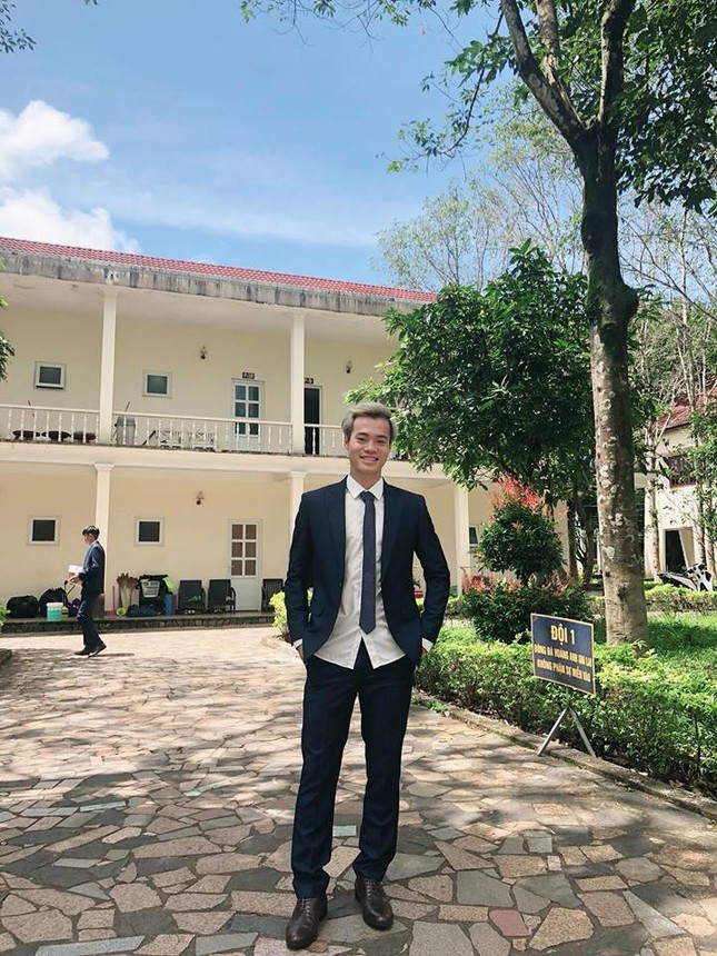 Văn Toàn ăn mặc bảnh bao hỏi cưới vợ được chưa, Bùi Tiến Dũng bình luận "phũ" thế này đây! ảnh 1