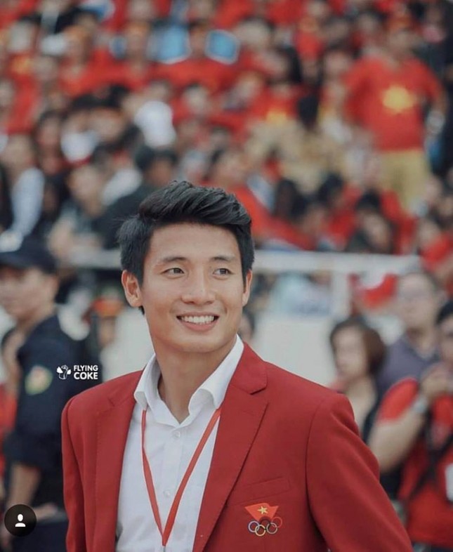 Dân tình đồn có người yêu, trung vệ Bùi Tiến Dũng vẫn chia sẻ tiêu chí chọn bạn gái ảnh 1
