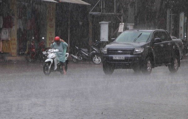 Khẩn cấp: Áp thấp nhiệt đới cùng bão mạnh đang hướng vào Biển Đông ảnh 2