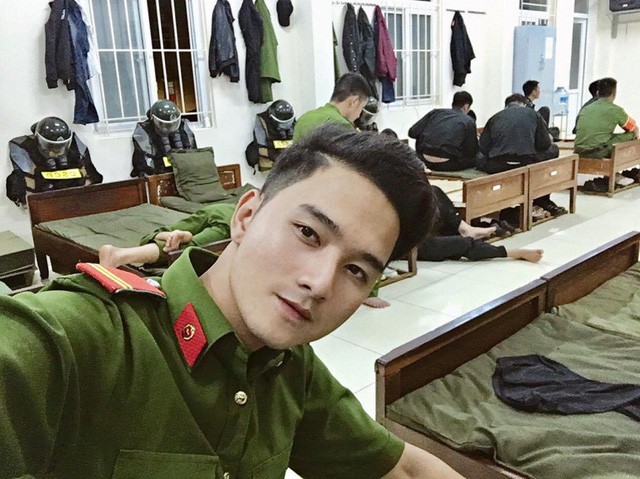 Chàng cảnh sát cơ động đẹp trai, cao 1m80 được dân mạng quan tâm ảnh 1