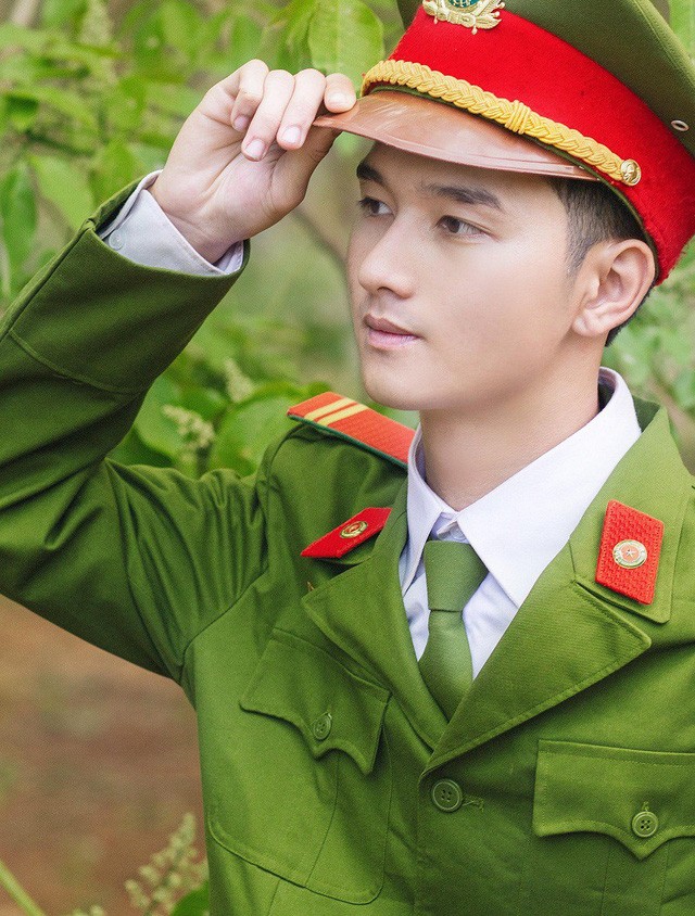 Chàng cảnh sát cơ động đẹp trai, cao 1m80 được dân mạng quan tâm ảnh 2
