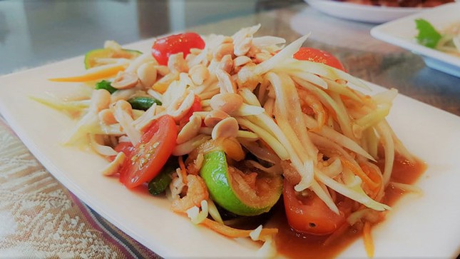Người Thái ăn lẩu Thái, chè Thái ở Sài Gòn: Xứ chùa tháp không có món này ảnh 1