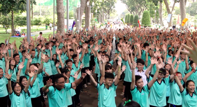 Màn nhảy “Chiếc bụng đói” siêu dễ thương tới 200K view của teen THPT Gia Định (TP. HCM) ảnh 1