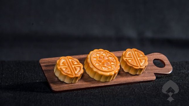 Chàng trai "hô biến" lồng đèn, bánh trung thu thành trang sức ảnh 5