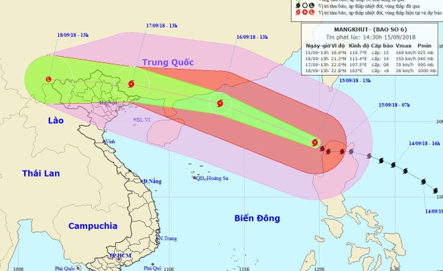 Bão Mangkhut giảm cường độ, không còn là siêu bão khi vào Biển Đông ảnh 1
