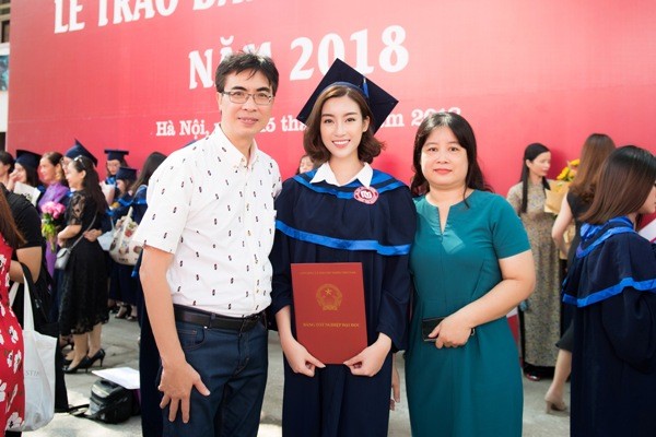 Trước 1 ngày kết thúc nhiệm kỳ Hoa hậu, Đỗ Mỹ Linh rạng rỡ đi nhận bằng tốt nghiệp Đại học ảnh 4