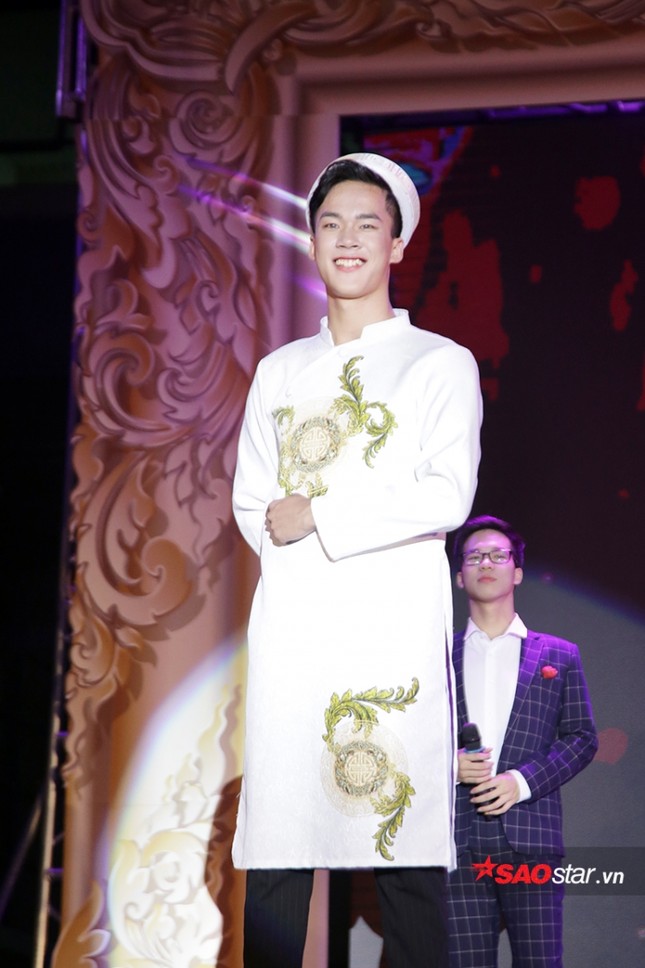 Ứng xử quá xuất sắc, nữ sinh đạt 9,9 điểm trung bình năm môn Toán đăng quang Đại sứ chuyên Ams ảnh 9
