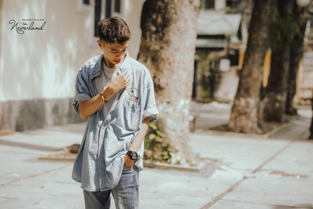 Tất tần tật style từ nhẹ nhàng đến cá tính của tân sinh viên trường Báo ngày đầu đi học ảnh 11