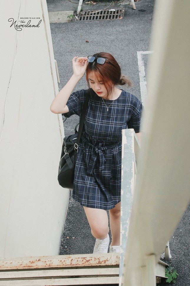 Tất tần tật style từ nhẹ nhàng đến cá tính của tân sinh viên trường Báo ngày đầu đi học ảnh 4