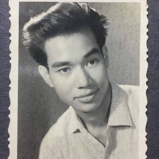 Khoe ảnh ông ngoại thời trẻ đẹp chuẩn minh tinh, dân tình đua nhau muốn xuyên không về quá khứ ảnh 2