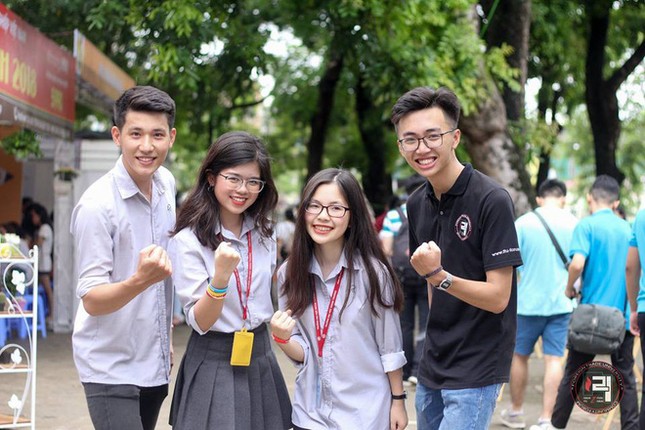 Vừa đẹp vừa 'lầy', những thành viên của CLB này đang chiếm hết spotlight tại ĐH Ngoại thương ảnh 12