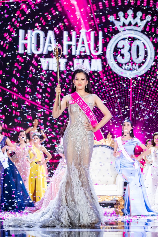 Nhan sắc đời thường xinh rạng ngời của nữ sinh 2K đăng quang Hoa hậu Việt Nam 2018 ảnh 1