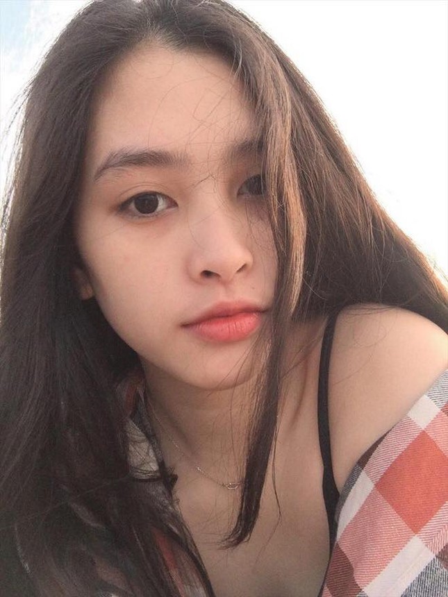 Nhan sắc đời thường xinh rạng ngời của nữ sinh 2K đăng quang Hoa hậu Việt Nam 2018 ảnh 4