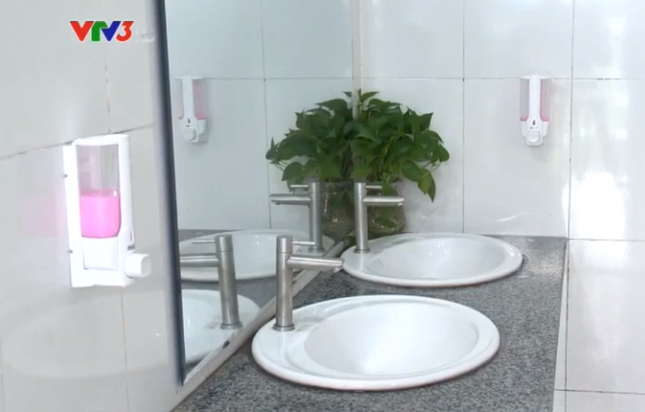 Chiêm ngưỡng WC trường học ở Quảng Ninh "đẹp và sang" chẳng thua khách sạn 5 sao ảnh 3