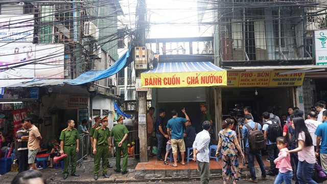 Hà Nội: Ngổn ngang hiện trường vụ cháy 9 ngôi nhà trên đường Đê La Thành ảnh 8