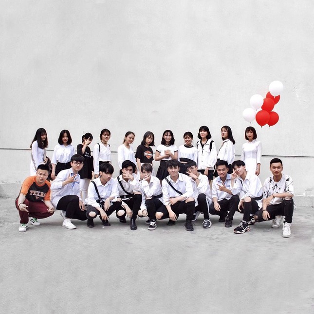 Nghệ An: Clip team áo mưa "quẩy" cực sung vũ đạo Bboom Bboom gây "bão" mạng xã hội ảnh 1