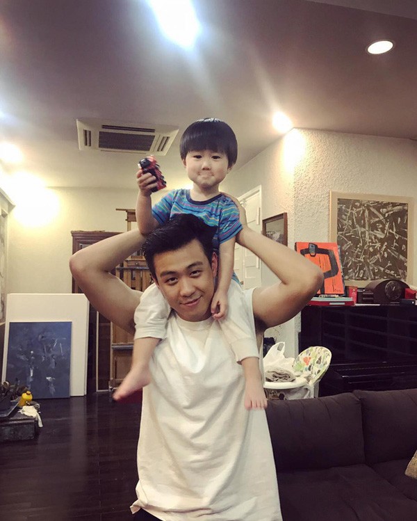 Fan ngỡ ngàng khi thấy Huyme ngày thơ ấu giống bé Xoài như hai giọt nước ảnh 7