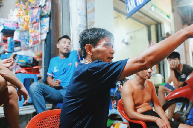 Xóm trọ 15K/đêm của ông Hiệp “khùng” vẫn là tâm điểm tranh cãi quanh vụ cháy trên phố Đê La Thành ảnh 2