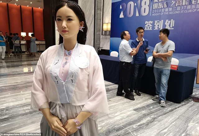 Trung Quốc: Ngẩn ngơ trước vẻ đẹp dịu dàng như người thật của lễ tân robot ảnh 2