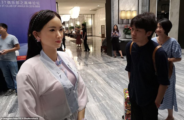 Trung Quốc: Ngẩn ngơ trước vẻ đẹp dịu dàng như người thật của lễ tân robot ảnh 3