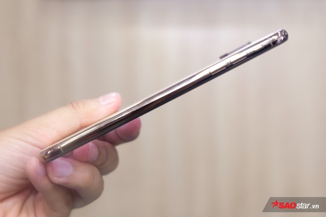 Cận cảnh iPhone Xs Max vàng đầu tiên tại Việt Nam, giá lên tới 79 triệu đồng ảnh 7