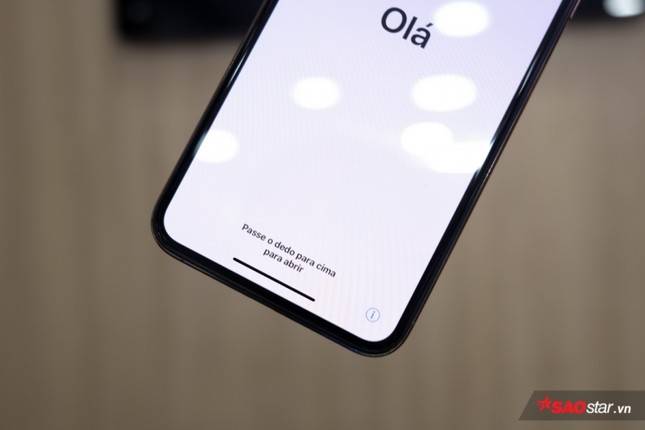Cận cảnh iPhone Xs Max vàng đầu tiên tại Việt Nam, giá lên tới 79 triệu đồng ảnh 5