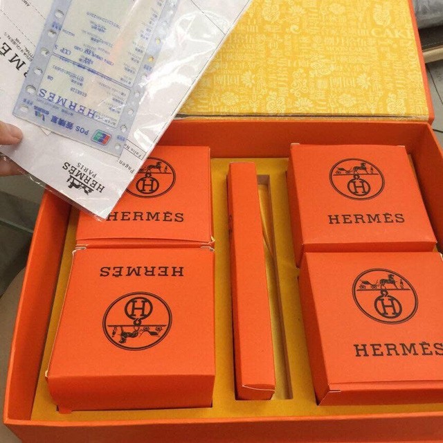 Bánh trung thu hiệu Hermes, Gucci, chị em bỏ 3 triệu đồng mua về chỉ để... ngắm ảnh 1