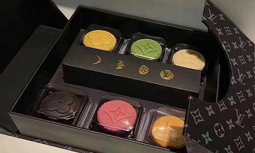 Bánh trung thu hiệu Hermes, Gucci, chị em bỏ 3 triệu đồng mua về chỉ để... ngắm ảnh 4
