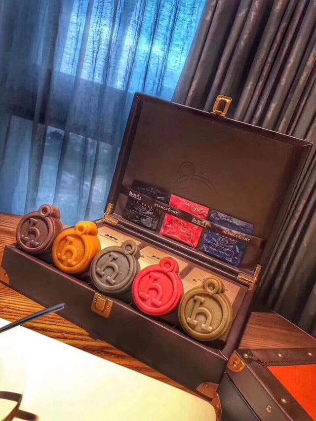 Bánh trung thu hiệu Hermes, Gucci, chị em bỏ 3 triệu đồng mua về chỉ để... ngắm ảnh 3