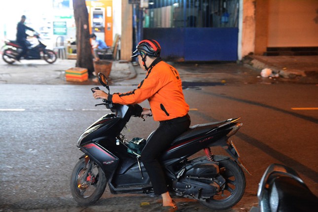 Nghề xuyên đêm ở Sài Thành: "Shipper" thức ăn kể chuyện bị xù đơn hàng bạc triệu ảnh 5