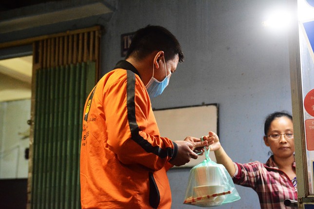 Nghề xuyên đêm ở Sài Thành: "Shipper" thức ăn kể chuyện bị xù đơn hàng bạc triệu ảnh 6