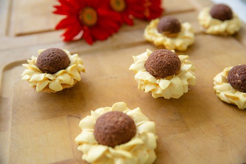 Người vẽ tranh bằng... bánh ngọt ảnh 2