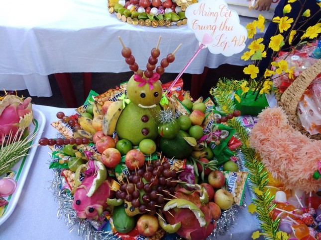 Những mâm ngũ quả cắt tỉa vừa đáng yêu vừa kỳ dị khiến dân mạng chỉ biết ôm bụng cười ảnh 5