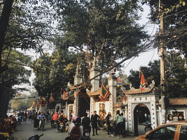 Nghe lời em gái đi chùa để "cầu duyên", anh trai may mắn tìm được người yêu... cùng giới ảnh 2