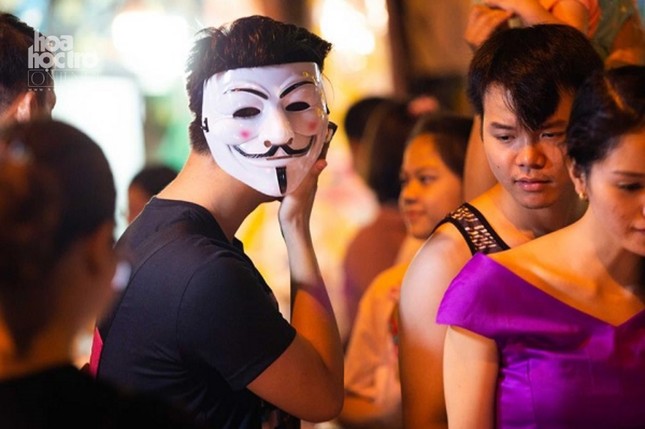 Hà Nội: Trai xinh gái đẹp rủ nhau lên phố cổ đón Trung Thu trước ngày Rằm tháng Tám ảnh 5