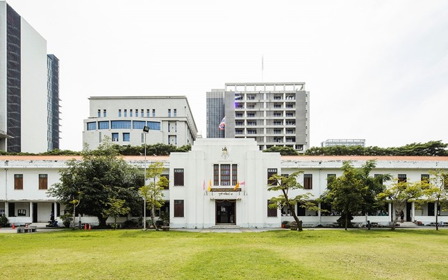 Dành cho team "crush" đất Thái: Có một xứ chùa vàng "mini" trong lòng Đại học Chulalongkorn ảnh 7