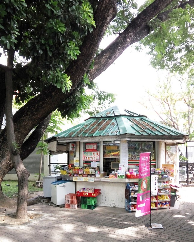 Dành cho team "crush" đất Thái: Có một xứ chùa vàng "mini" trong lòng Đại học Chulalongkorn ảnh 15