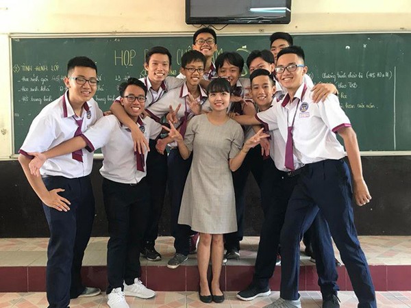 Cô giáo 9X ra đề Văn khiến học trò bật khóc ảnh 3